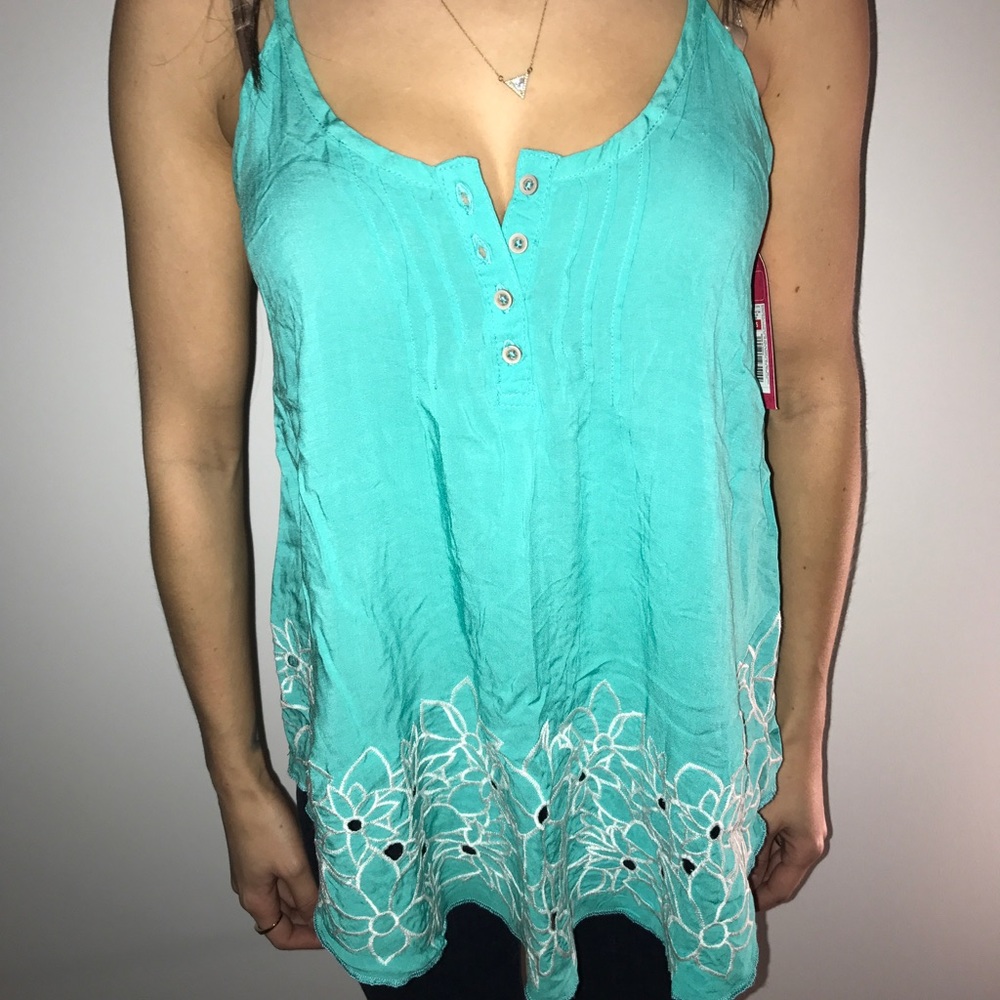 Light green tank with lace detail