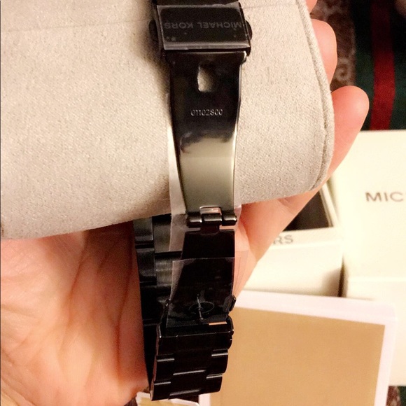 Authentic black Michael Kors watch ⌚️... - Picture 5 of 5