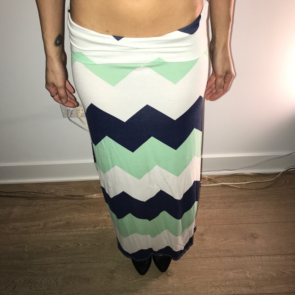 Maxi skirt small stains
