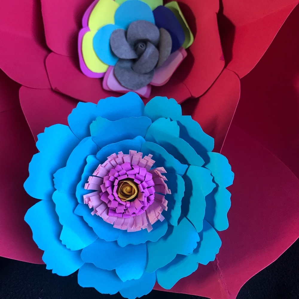 Paper flowers backdrop - Picture 4 of 5