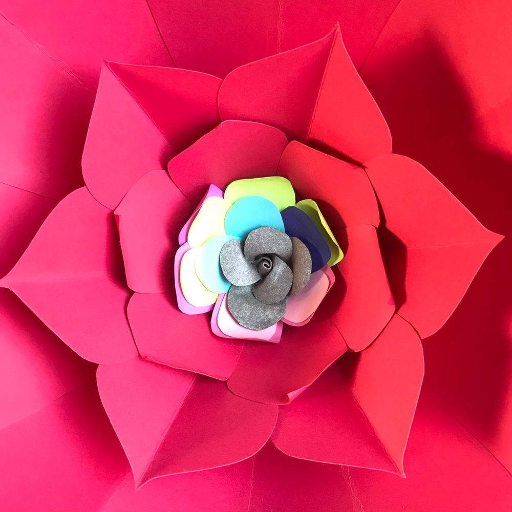 Paper flowers backdrop - Picture 5 of 5