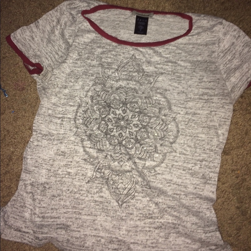 Cute grey & maroon t shirt