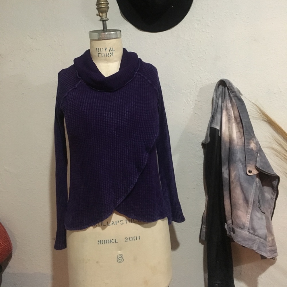 Violeta Dropped Mock Sweater!! 🌚🌹