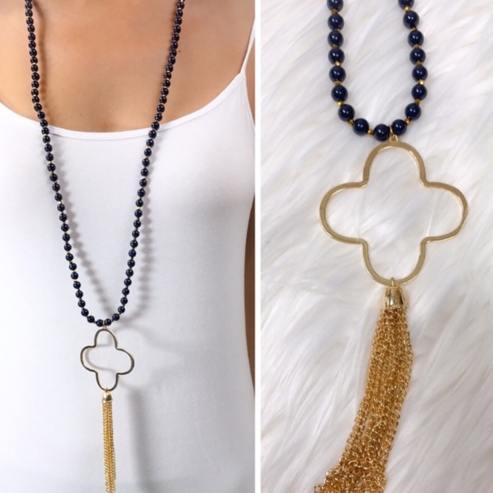 Beaded pendant necklace