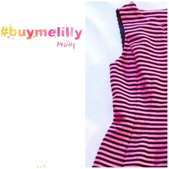 Lilly Pulitzer Dresses & Skirts - Lilly Pulitzer Fit-n-Flare Dress