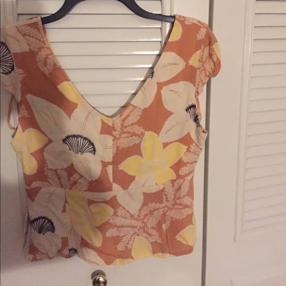 Free people summer top, size 4 and 6, peach color - Picture 6 of 7