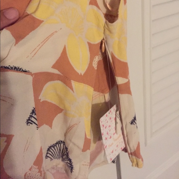 Free people summer top, size 4 and 6, peach color - Picture 7 of 7