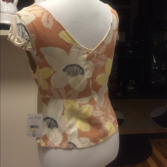 Free people summer top, size 4 and 6, peach color - Picture 4 of 7