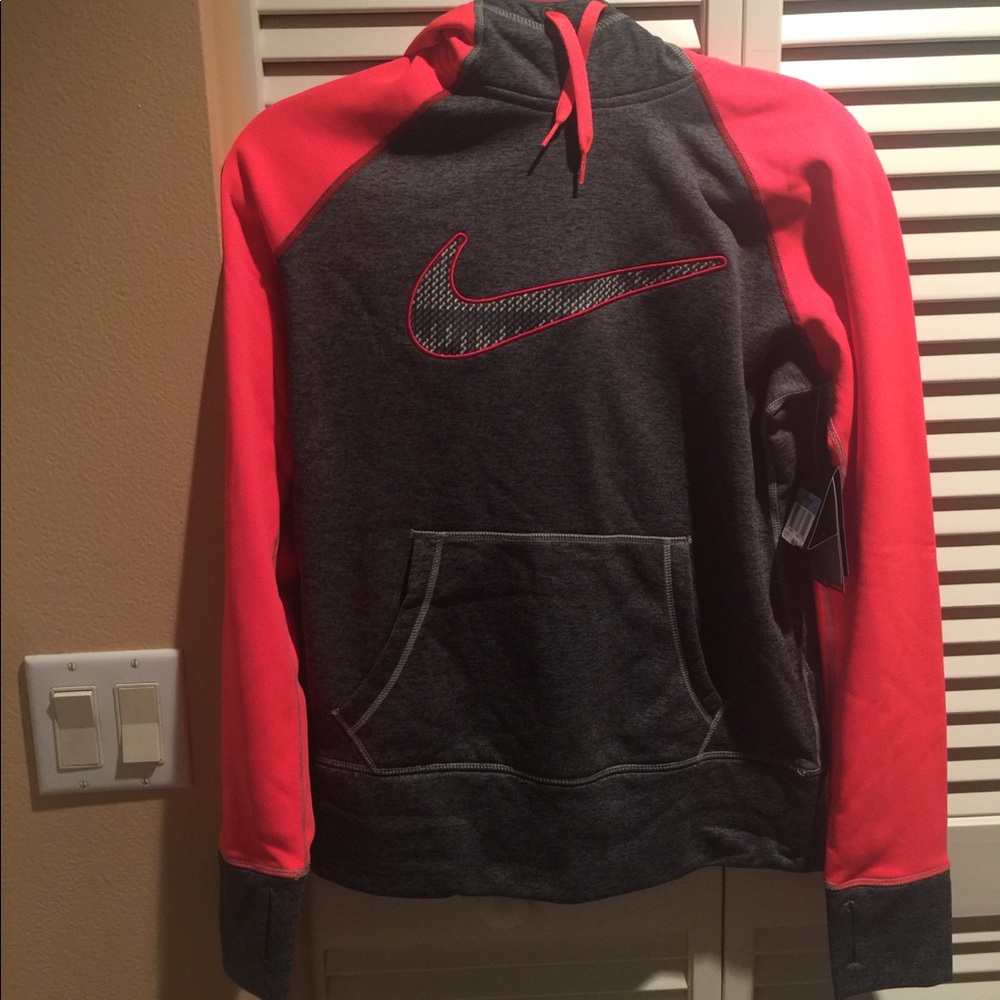 NEW NIKE Sweat shirt