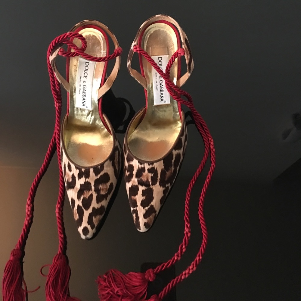 Heel shoes