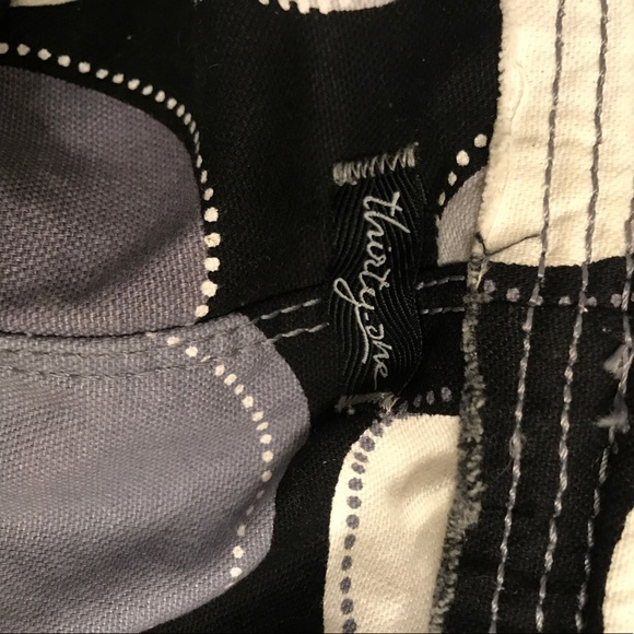 31 tote. - Picture 2 of 4