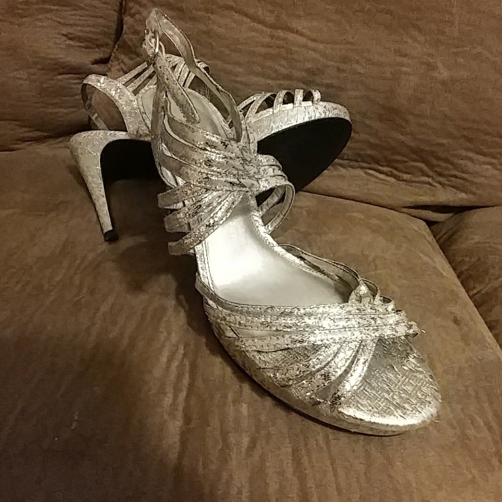Heels - Picture 2 of 4