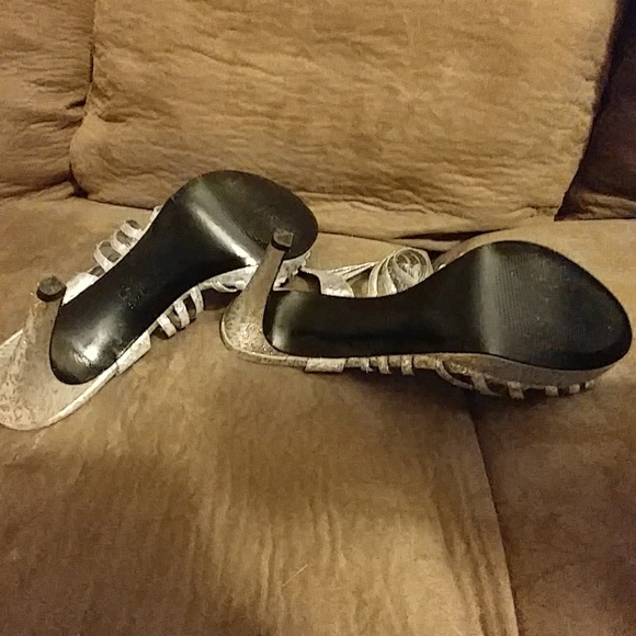 Heels - Picture 3 of 4