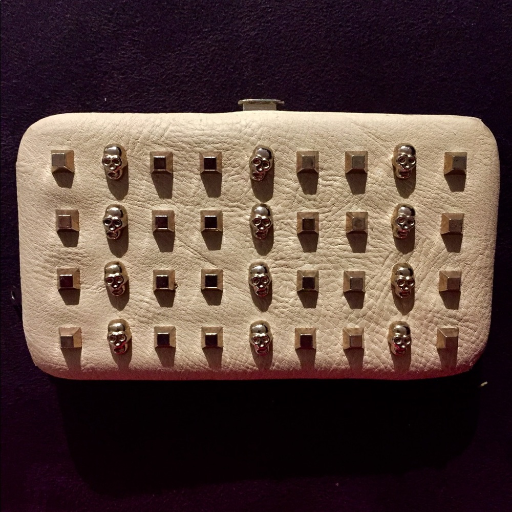 💀Cream Wallet w/ Gold Studs & Skulls💀