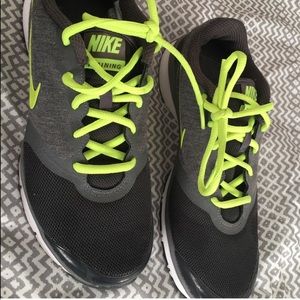 Women's Nike memory foam shoes