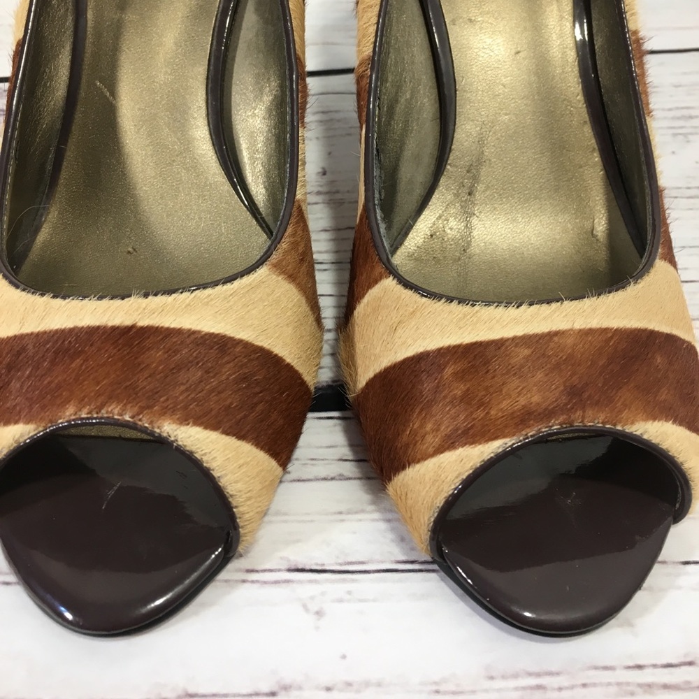 Bandolino Two Tone Stripe Leather Peep Toe Pumps - Picture 3 of 8