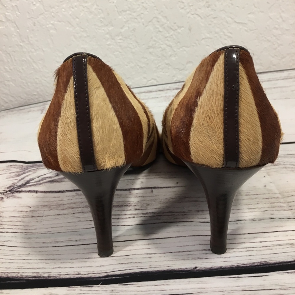 Bandolino Two Tone Stripe Leather Peep Toe Pumps - Picture 6 of 8