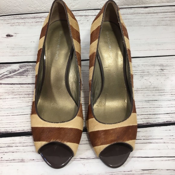 Bandolino Two Tone Stripe Leather Peep Toe Pumps - Picture 2 of 8