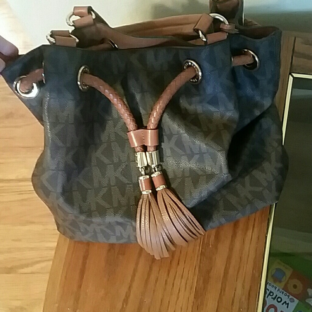 AUTHENTIC  Michael Kors purse