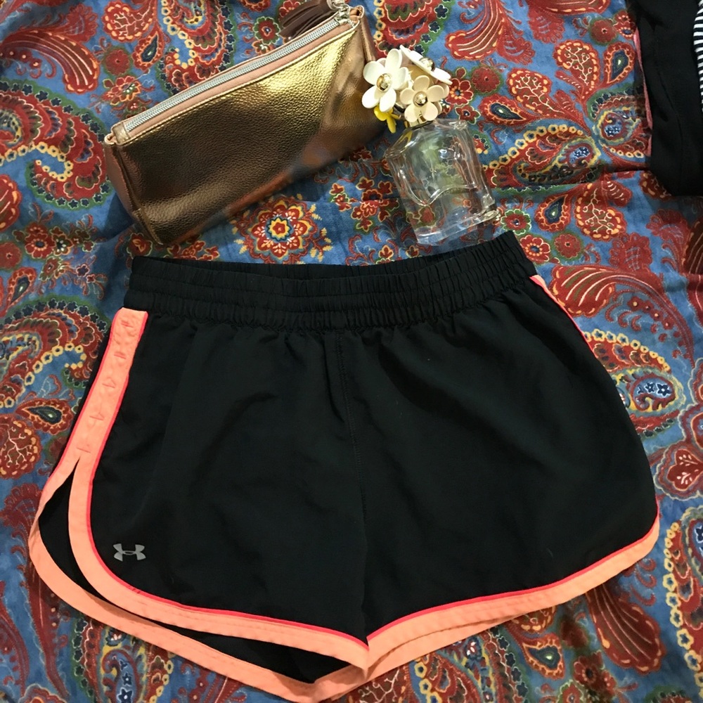 Women's under armour semi fitted heat gear shorts