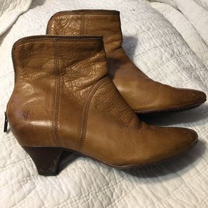 Frye Steffi zip leather ankle boot size 10