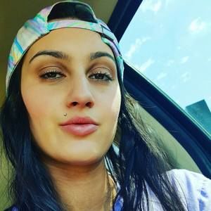 Meet your Posher, Kenzie