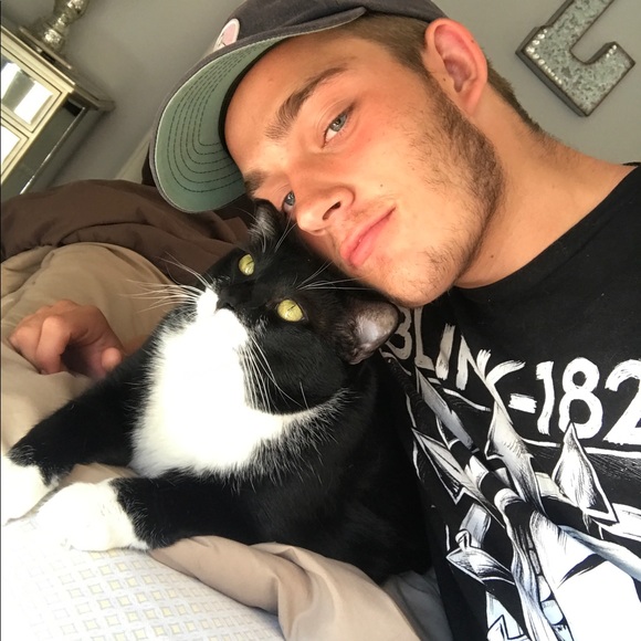 Meet your Posher, Dylan - Picture 1 of 1