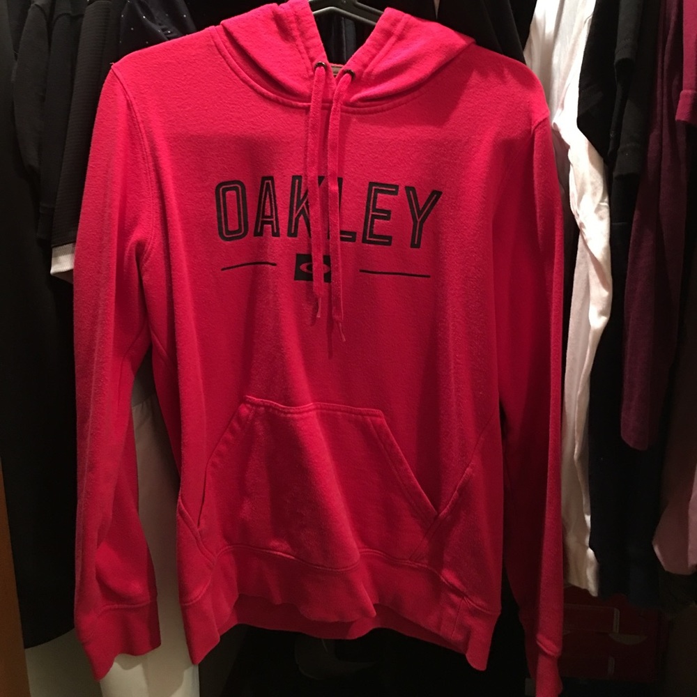 Oakley pull over