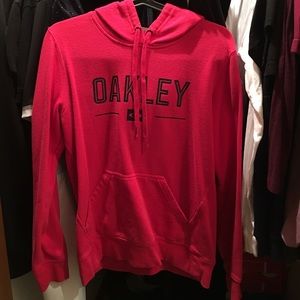 Oakley pull over