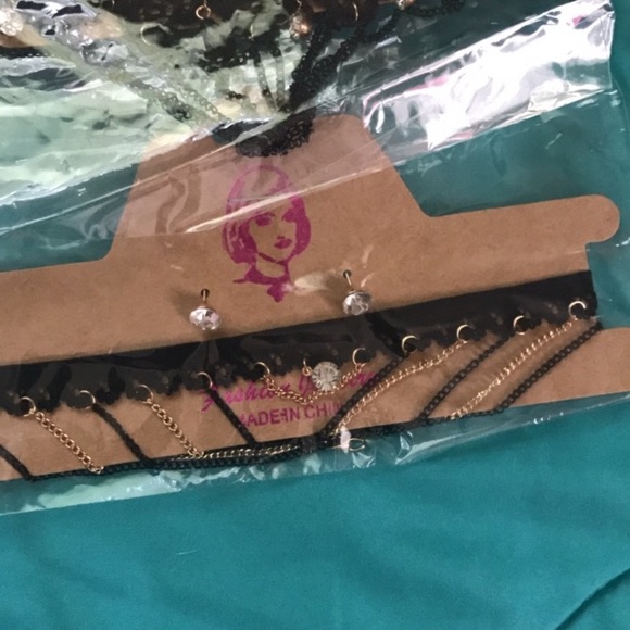 Chokers - Picture 4 of 7