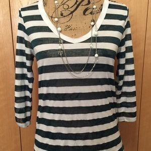 Wallflower White & Hunter Green 3/4 Sleeve Top