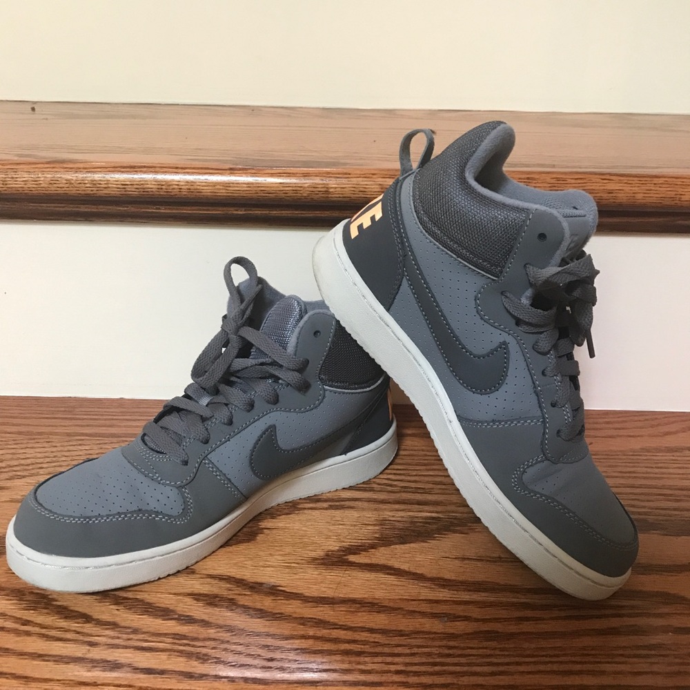 Nike sneakers! Grey, 7.5 great condition!