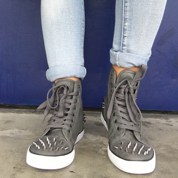 Grey spiked high top sneaker - Picture 2 of 6