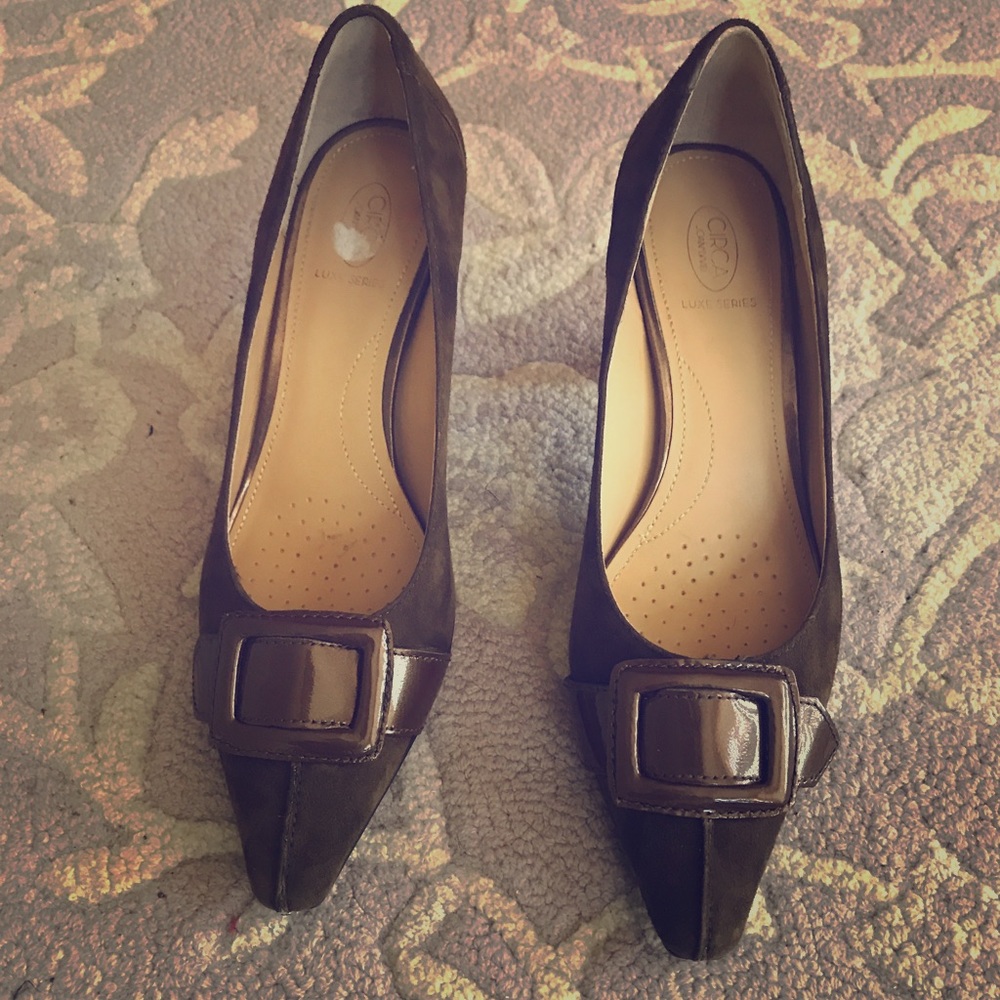 CIRCA  Joan & David Luxe Series Suede Heels NWOB