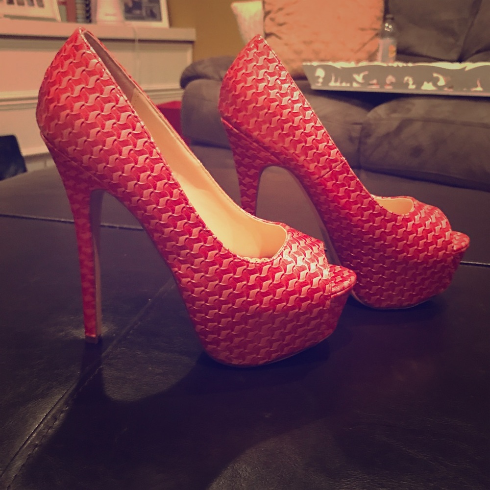 Madison by ShoeDazzle coral peep toe pumps