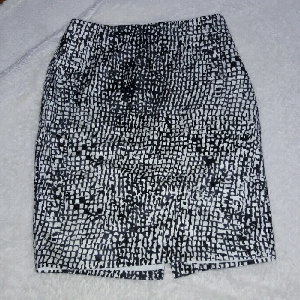 ANN TAYLOR PENCIL SKIRT - SIZE 4