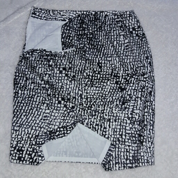 ANN TAYLOR PENCIL SKIRT - SIZE 4 - Picture 2 of 5