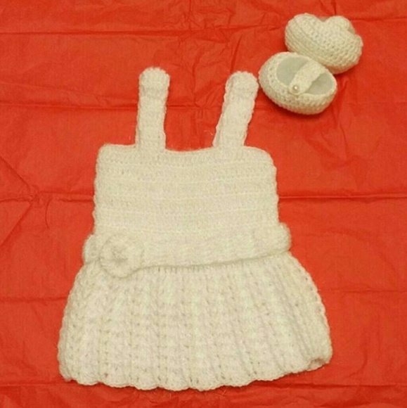 Handmade  Baby girls crochet dress with booties - Picture 2 of 2