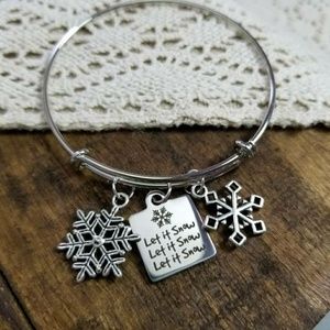Snowflake charm bracelet