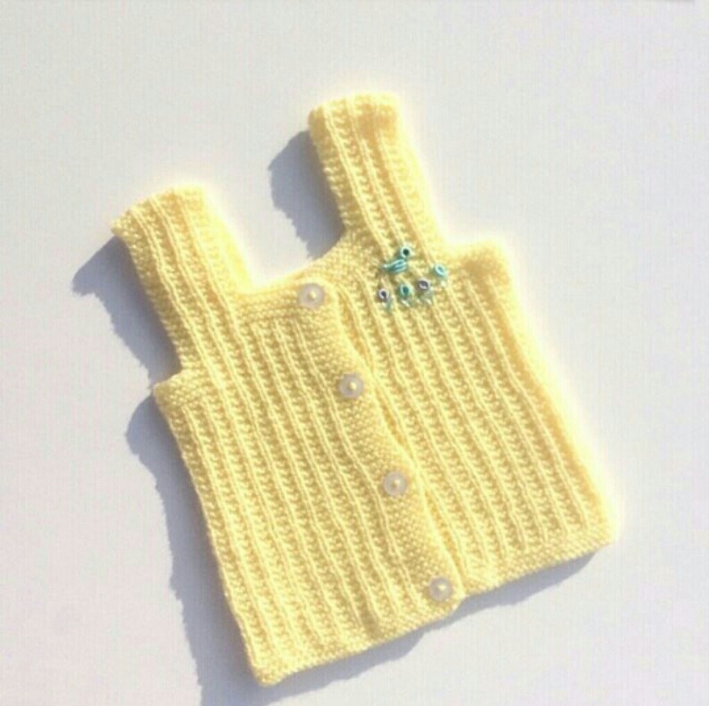 Light yellow Baby girls handmade knit top