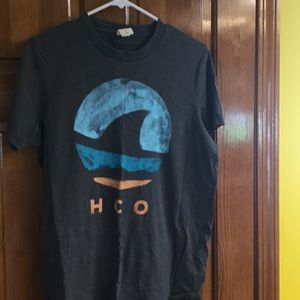 Hollister tee