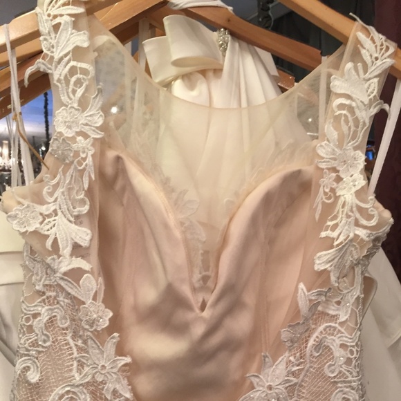 Ivory Lace Alex Milano Wedding Dress 💍👗👰 - Picture 3 of 7