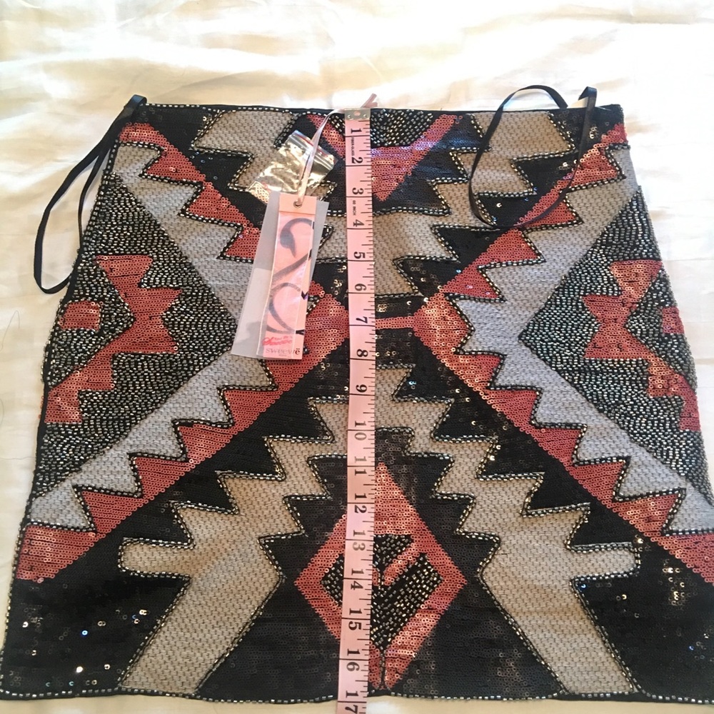 STUNNING Beaded skirt with sequin embellishment