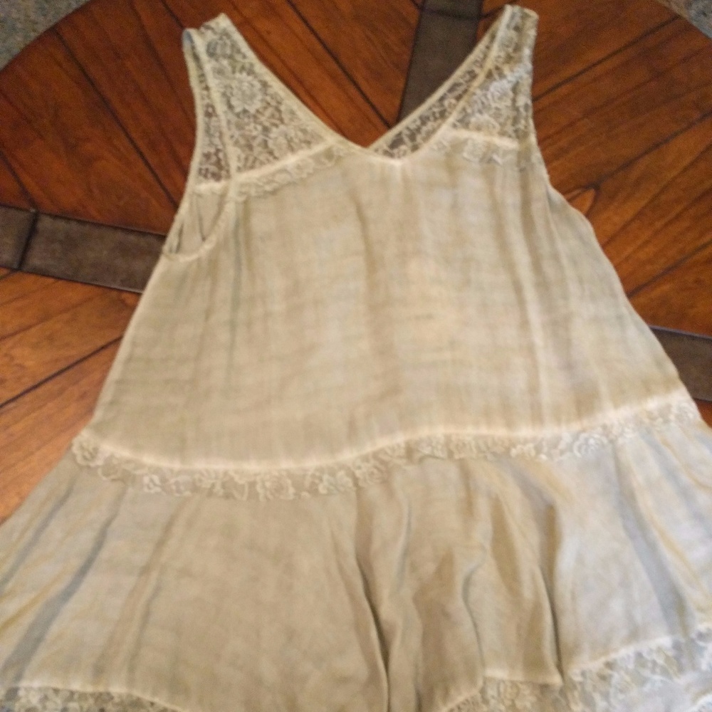 BNWT Entro Pale Green Lacy sleeveless top sz S