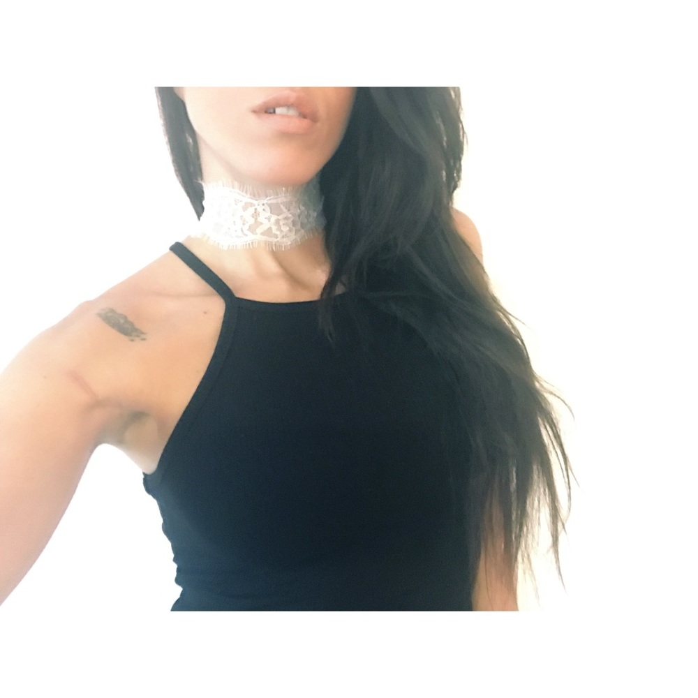 Lace choker