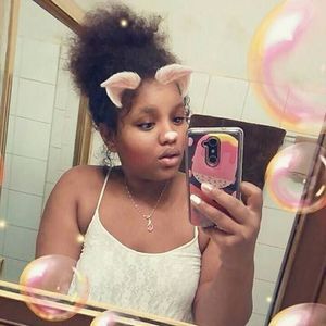 Meet your Posher, Ari