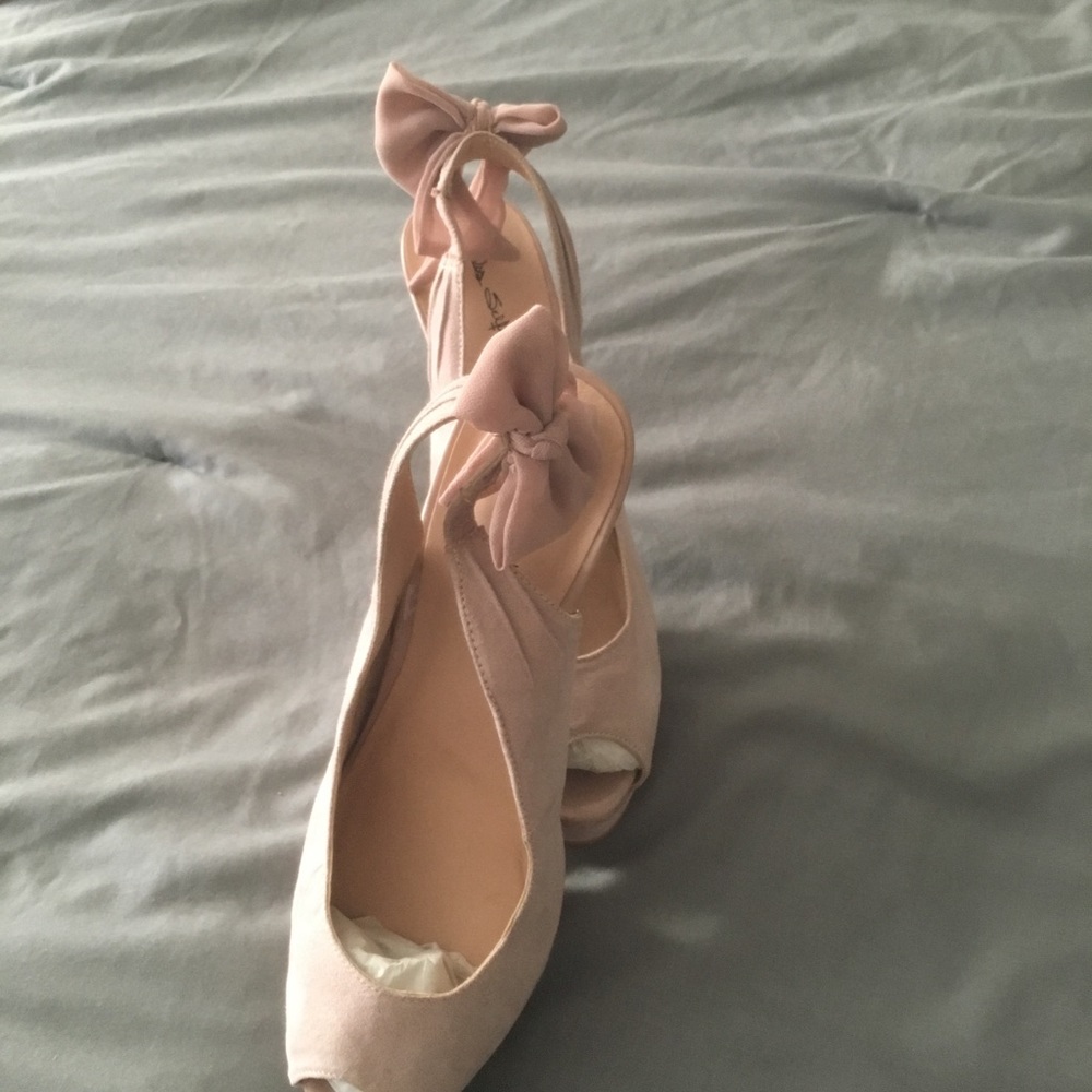 Shoes - Picture 4 of 4