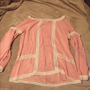 Peekaboo shoulder shirt