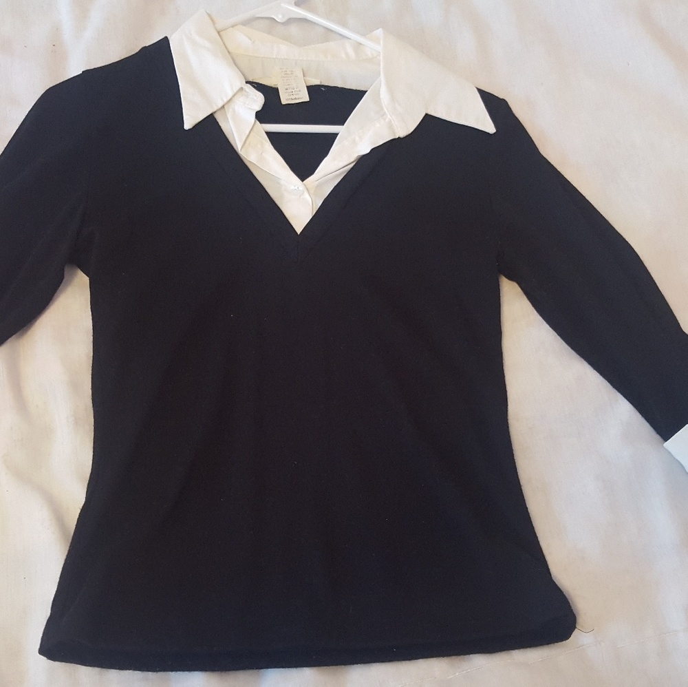 Black/white elbow sleeve vneck blouse