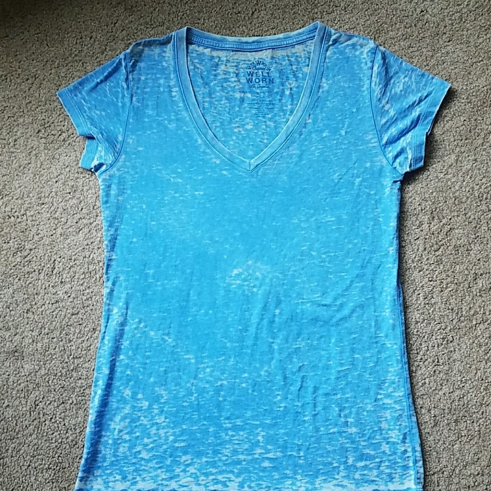 L Well Worn Blue distressed v neck